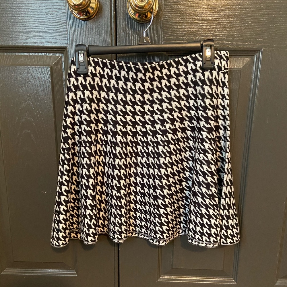 🤍🖤pattered skirt🖤🤍